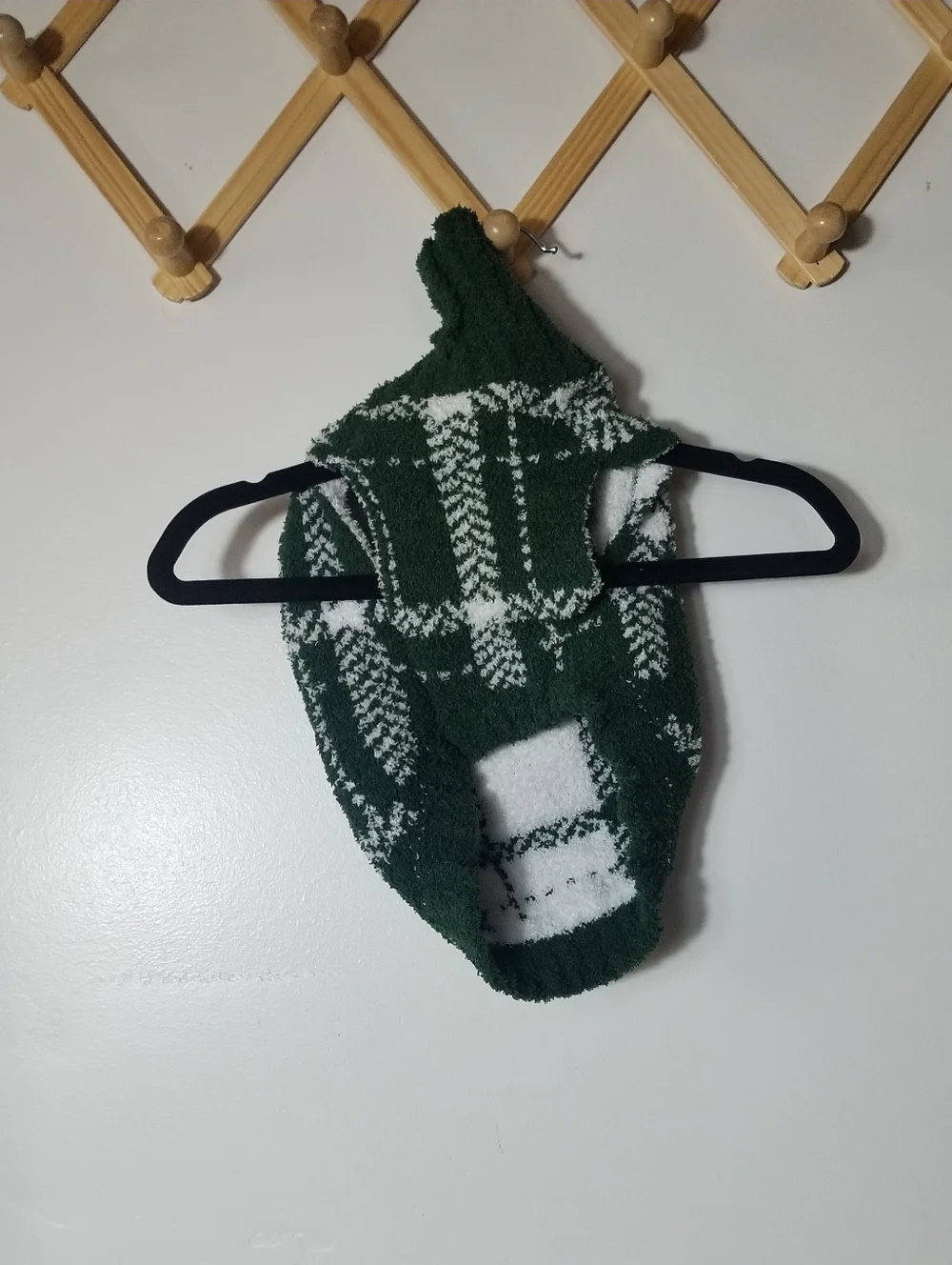 TOMMY BAHAMA DOG COZY GREEN AND WHITE KNIT NECK WARMER SWEATER SIZE SMALL